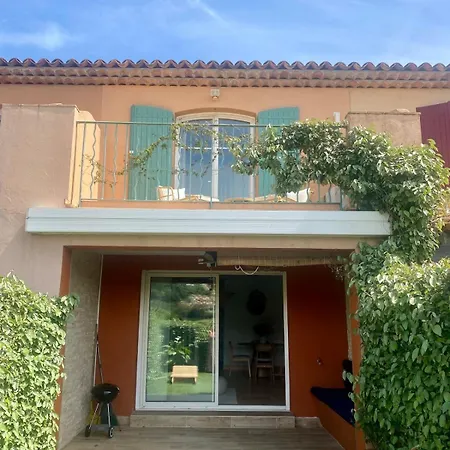 Nichee Sur Golf Et Piscine Nyaraló